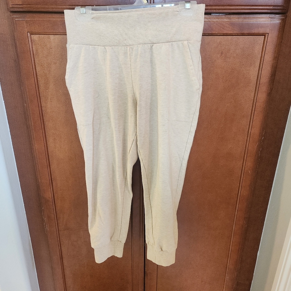 Nike Capri length sweats. Very soft. Rarely worn. perfect condition